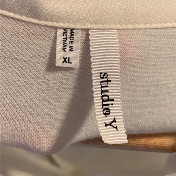 Adorable Women’s Lace Top Size XL - Picture 4 of 4